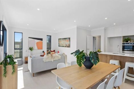 Photo of property in 18 Rauriki Lane, Rosehill, Papakura, 2113