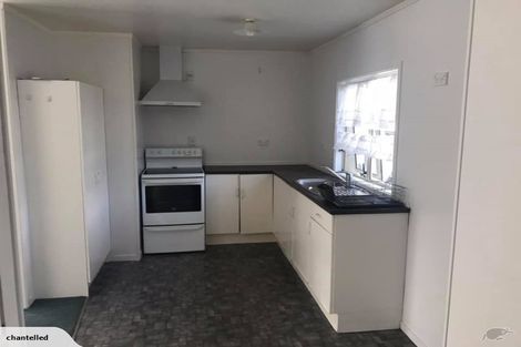 Photo of property in 1/934 East Coast Road, Northcross, Auckland, 0630