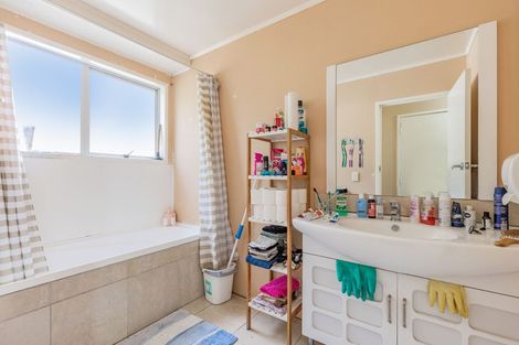 Photo of property in 11 Kilcar Place, Massey, Auckland, 0614