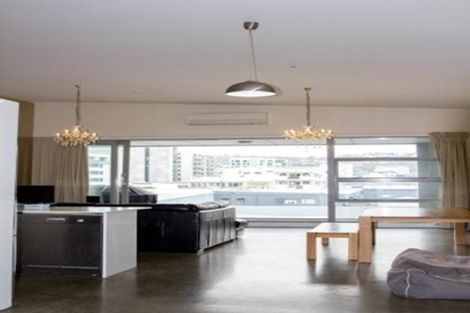 Photo of property in 4/25 Home Street, Mount Victoria, Wellington, 6011