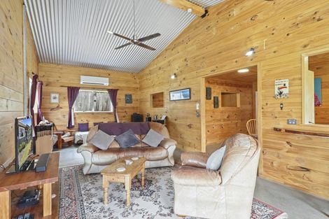 Photo of property in 18 Oxford Road, Lake Rotoma, Rotorua, 3074