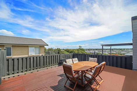 Photo of property in 64b Crestview Rise, Papakura, 2110