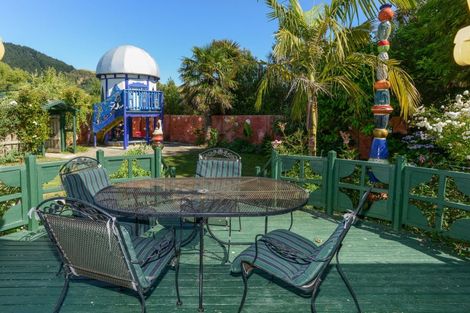 Photo of property in 37 Gillies Crescent, Waimarama, Havelock North, 4294