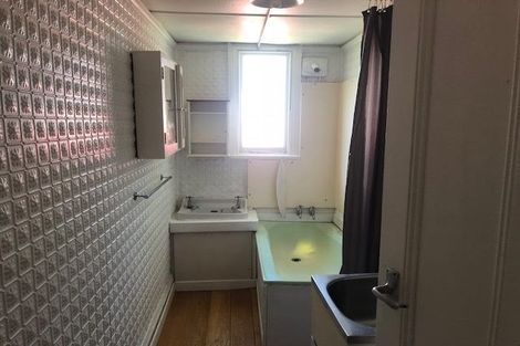 Photo of property in 80 Shakespeare Road, Bluff Hill, Napier, 4110