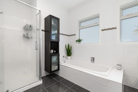 Photo of property in 129 Kings Avenue, Matua, Tauranga, 3110