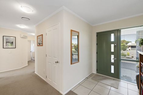 Photo of property in 9 Cranbrook Grove, Waikanae, 5036