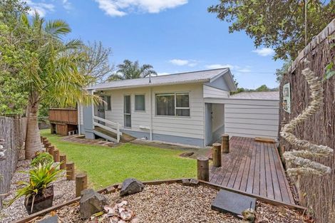 Photo of property in 2/10 Rambler Crescent, Beach Haven, Auckland, 0626