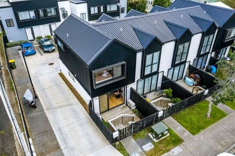 Photo of property in 9/36 Kaipatiki Road, Glenfield, Auckland, 0629