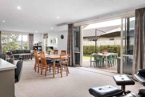 Photo of property in 52 Magellan Rise, Flagstaff, Hamilton, 3210