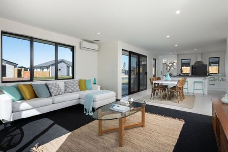 Photo of property in 1 Furlong Road, Papamoa, 3118