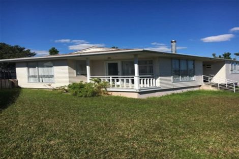 Photo of property in 28 Rena Place, West Harbour, Auckland, 0618