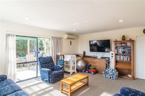 Photo of property in 19b Huia Street, Waikanae, 5036