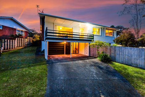 Photo of property in 72 La Rosa Street, Green Bay, Auckland, 0604