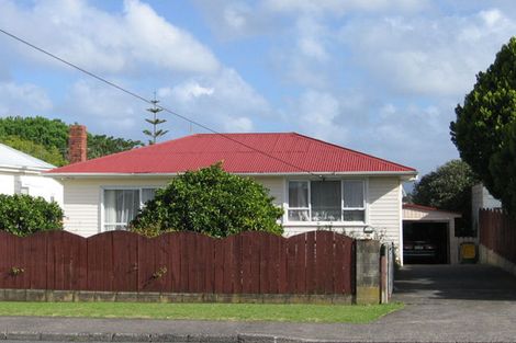 Photo of property in 87 Royal Road, Massey, Auckland, 0614