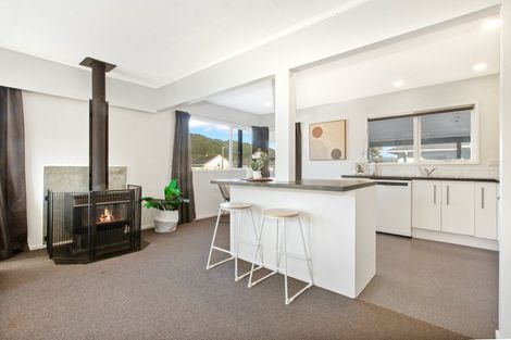 Photo of property in 253 Wellington Road, Wainuiomata, Lower Hutt, 5014