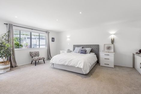 Photo of property in 12 Elgin Place, Red Beach, 0932