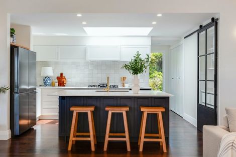 Photo of property in 89 Paremata Road, Paremata, Porirua, 5024