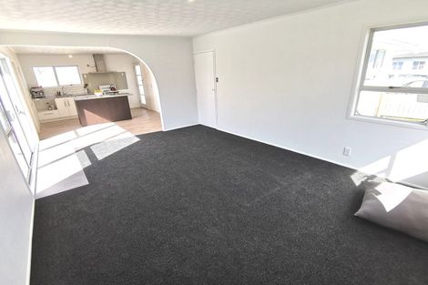 Photo of property in 18 Leaver Place, Weymouth, Auckland, 2103