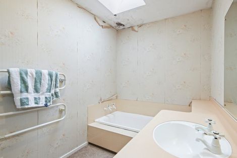 Photo of property in 2/280b Sawyers Arms Road, Bishopdale, Christchurch, 8053