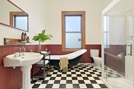 Photo of property in 26 Grove Road, Kelburn, Wellington, 6012