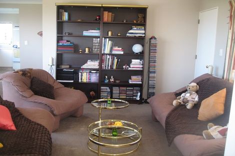 Photo of property in 49 Ashton Fitchett Drive, Brooklyn, Wellington, 6021