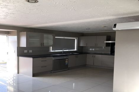 Photo of property in 130 Great South Road, Takanini, 2112