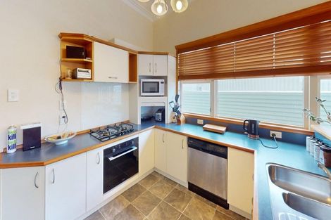 Photo of property in 16 Nikau Street, Takaro, Palmerston North, 4410