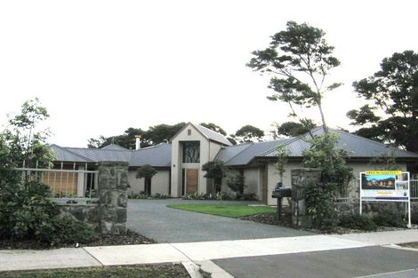 Photo of property in 2 Thomas Hunter Lane, Greenhithe, Auckland, 0632