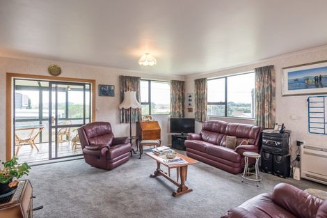 Photo of property in 5 Mahoe Street, Otaki Beach, Otaki, 5512