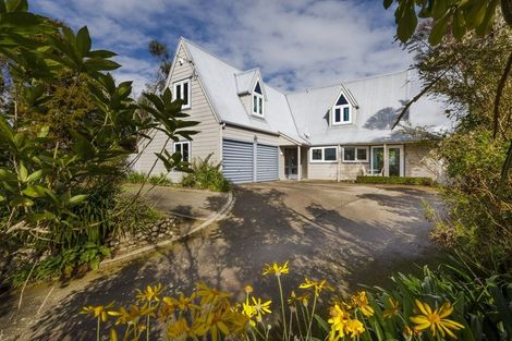 Photo of property in 27 Springdale Grove, Fitzherbert, Palmerston North, 4410