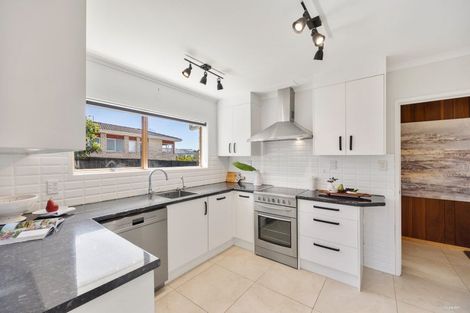 Photo of property in 34 Meadway, Sunnyhills, Auckland, 2010