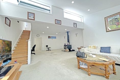 Photo of property in 27 Silverbirch Grove, Churton Park, Wellington, 6037