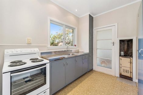 Photo of property in 27 Carey Street, Maeroa, Hamilton, 3200