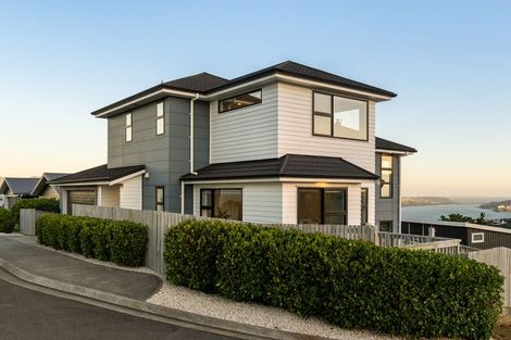 Photo of property in 2 Cessna Way, Newlands, Wellington, 6037