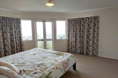 Photo of property in 56 Ashton Fitchett Drive, Brooklyn, Wellington, 6021