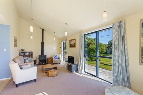 Photo of property in 17 Hona Street, Waikanae Beach, Waikanae, 5036