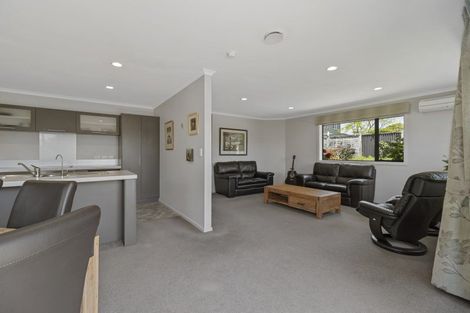 Photo of property in 9a Wilton Street, Westown, New Plymouth, 4310