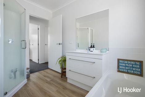 Photo of property in 8 Sandy Place, Waihi Beach, 3611