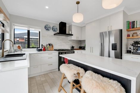 Photo of property in 16a Lillian Place, Orewa, 0931