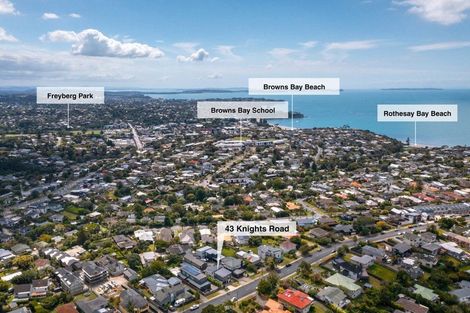 Photo of property in 43 Knights Road, Rothesay Bay, Auckland, 0630