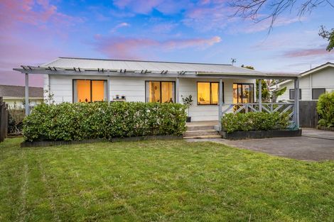 Photo of property in 2/2 Crosby Road, West Harbour, Auckland, 0618