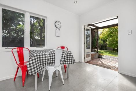 Photo of property in 10 Currey Crescent, Milford, Auckland, 0620