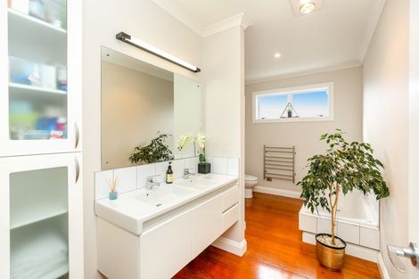 Photo of property in 20 Dorset Avenue, Westown, New Plymouth, 4310