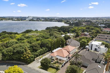Photo of property in 1/15 Sylvan Park Avenue, Milford, Auckland, 0620