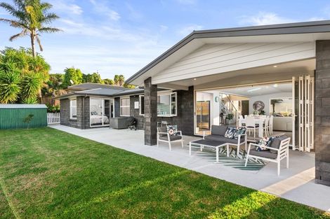 Photo of property in 1 Avon Rise, Welcome Bay, Tauranga, 3112