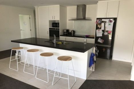 Photo of property in 3 Fred White Drive, Kumeu, 0810