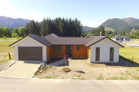 Photo of property in 2 Balfour Way, Hanmer Springs, 7334