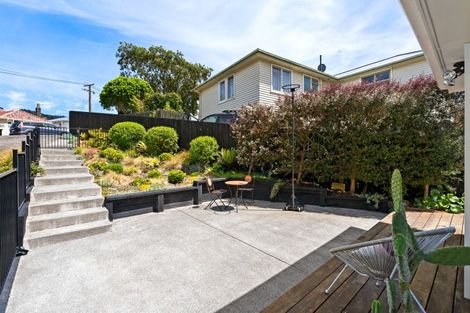 Photo of property in 19 Kereru Bend, Tawa, Wellington, 5028