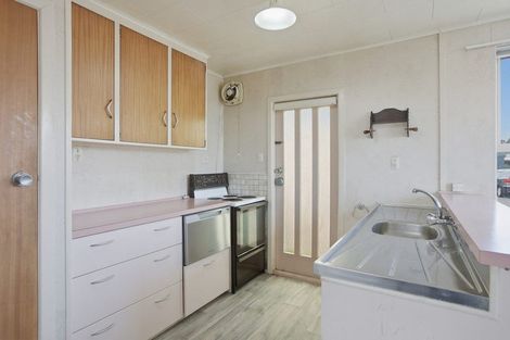 Photo of property in 14 Huatoki Street, Vogeltown, New Plymouth, 4310