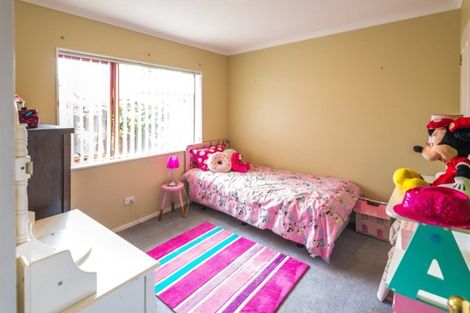 Photo of property in 27 Glenross Drive, Wattle Downs, Auckland, 2103